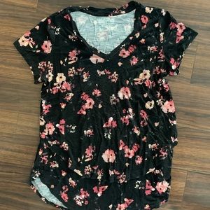Printed V-neck boyfriend nursing Tee
